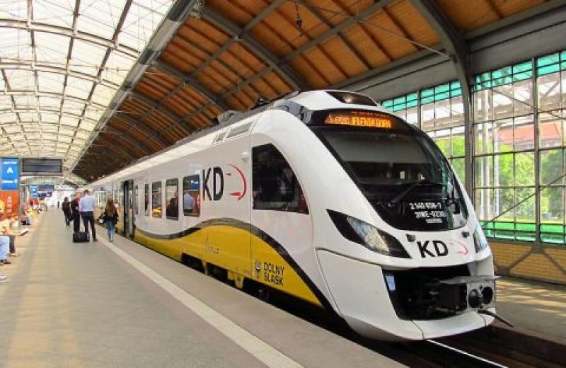 Польська компанія змушена звертатися до хакерів, щоб розблокувати залізничних потяг