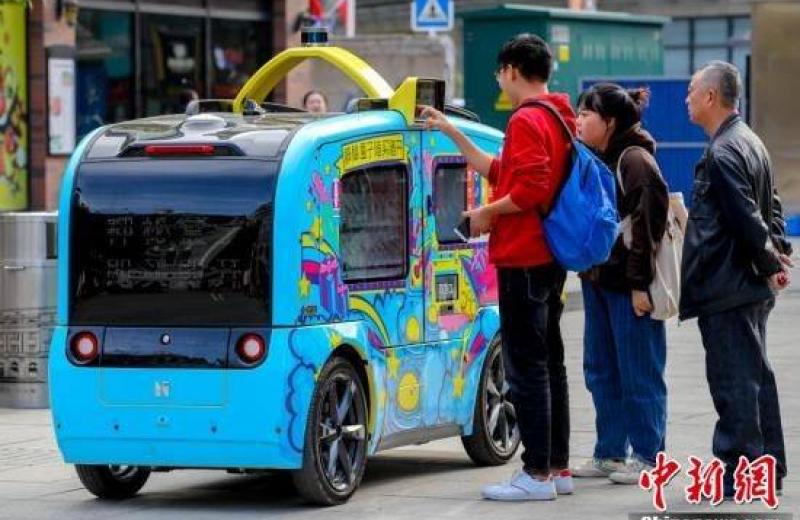 Китайці створили безпілотні кіоски на колесах