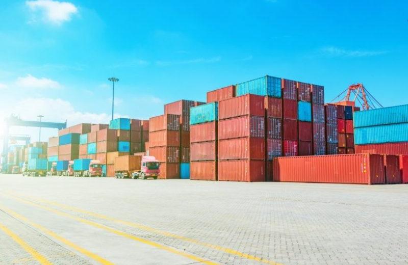 У морських портах ЄС та США гострий дефіцит контейнерів