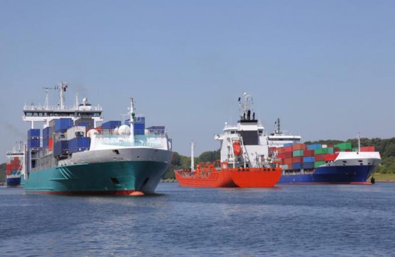 Відчайдушний крок: DSV відправляє три судна за порожніми контейнерами