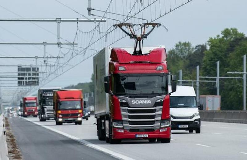 Германия открыла первую электромагистраль для гибридных грузовиков