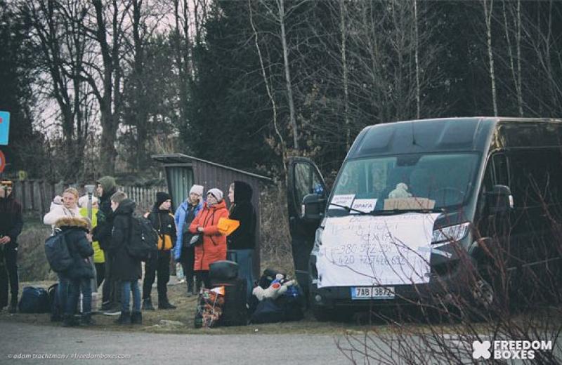 Freedom Buses допомагають українцям, які рятуються від війни
