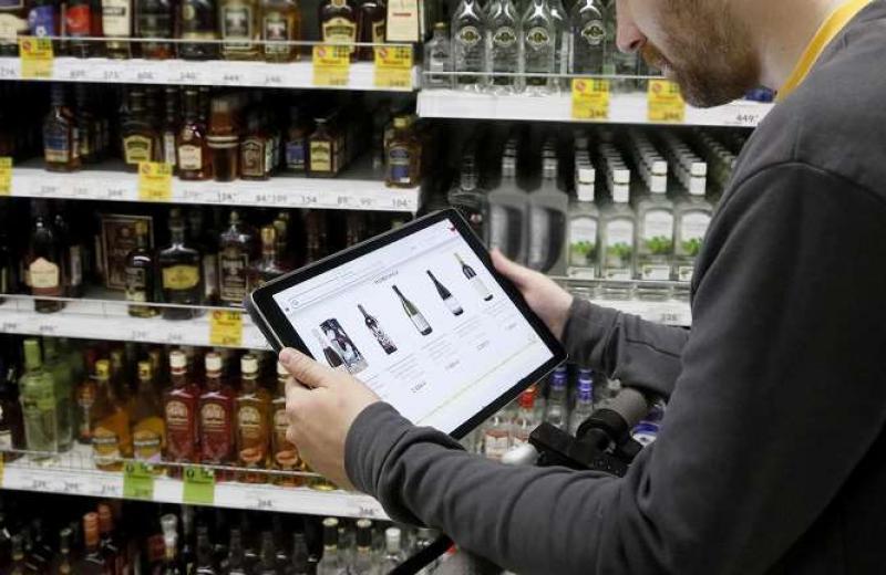 У Білорусі хочуть дозволити кур'єрську доставку алкоголю і тютюну