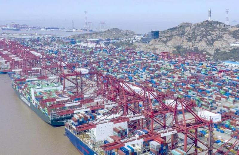 Шанхайський порт відкриває гігантський центр перевезення порожніх контейнерів