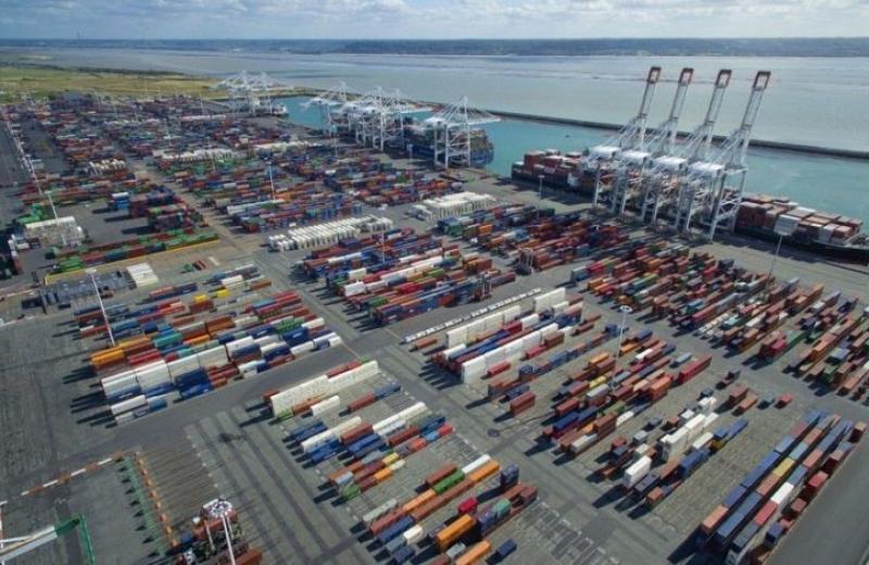 У морських портах знову виникли великі затори на контейнерних терміналах