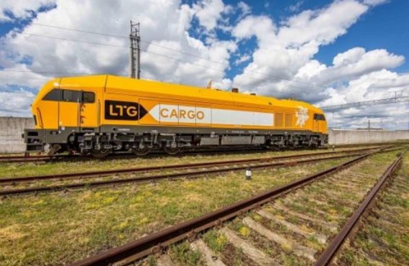 Литовська залізниця зупиняє перевезення елітних авто на реекспорт