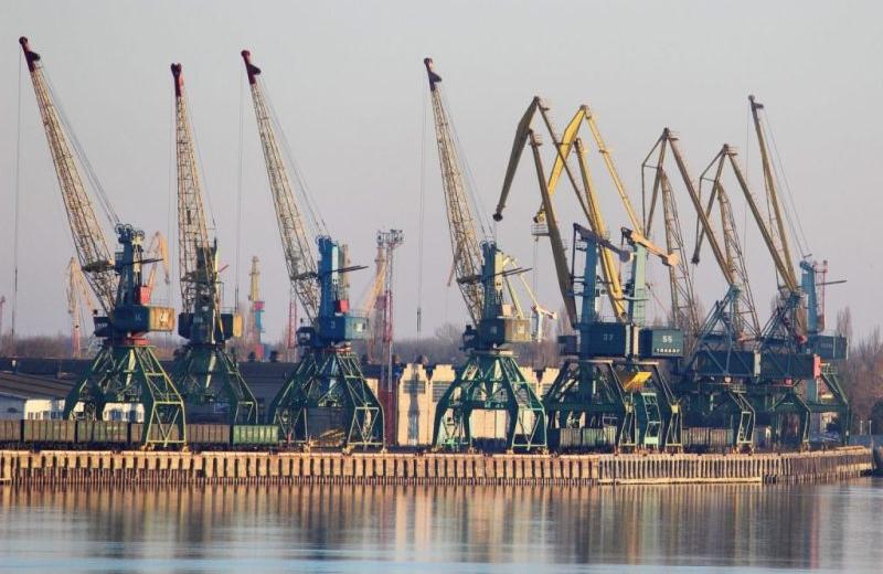 Десятки суден стали на якір після російських бомбардувань портів на Дунаї