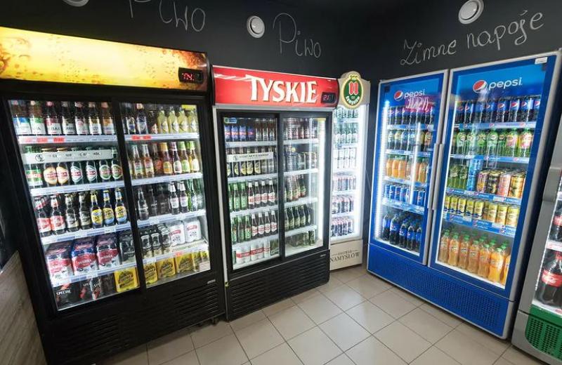 У Польщі власники крамниць хочуть отримувати доплату за продаж охолоджуваних напоїв