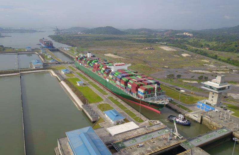 На Панамському каналі зменшили максимальну осадку суден
