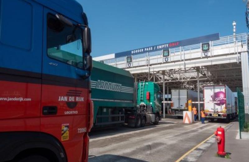 Оператор тунелю під Ла-Маншем запускає нову послугу з перевезення причепів без водіїв та вантажівок