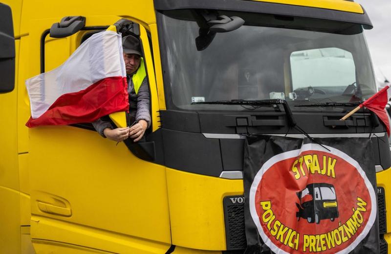Польські перевізники блокують кордон із Україною 