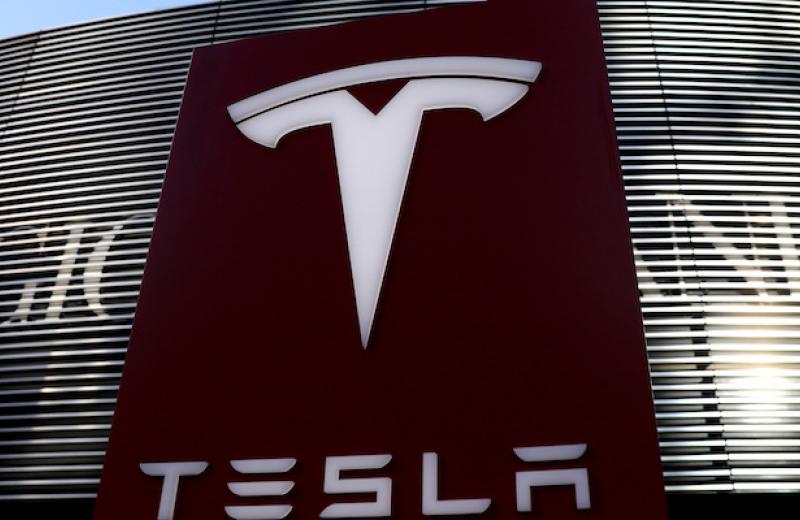 Tesla закриває свій перший виставковий зал у Пекіні