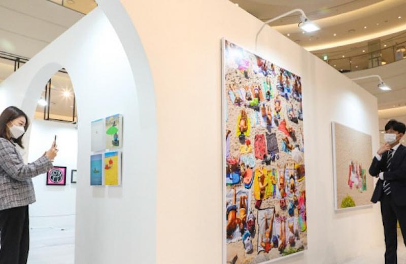 У Південній Кореї універмаги перетворюють на виставкові зали
