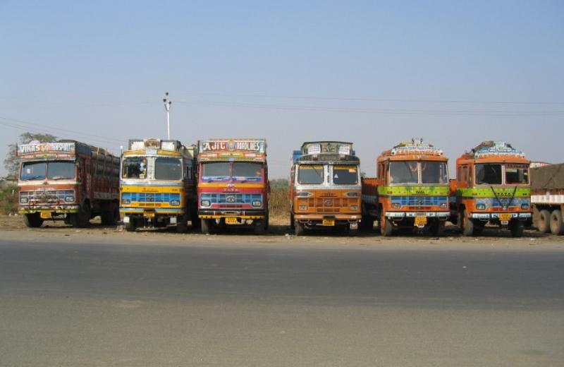 Десятки тисяч вантажівок застрягли на дорогах Індії