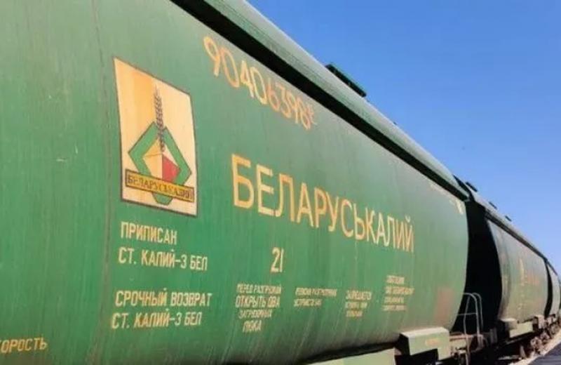 Україна конфіскує 7000 білоруських вагонів та інше майно