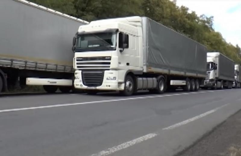 Рух вантажівок поступово відновлюється: Польща попереду, Велика Британія - позаду