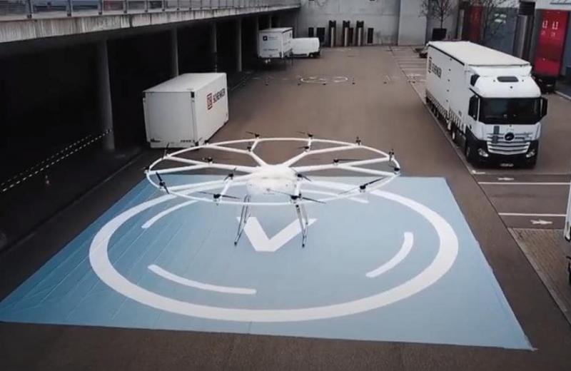 Volocopter продемонстрував, як можна використати вантажний дрон у міській логістиці