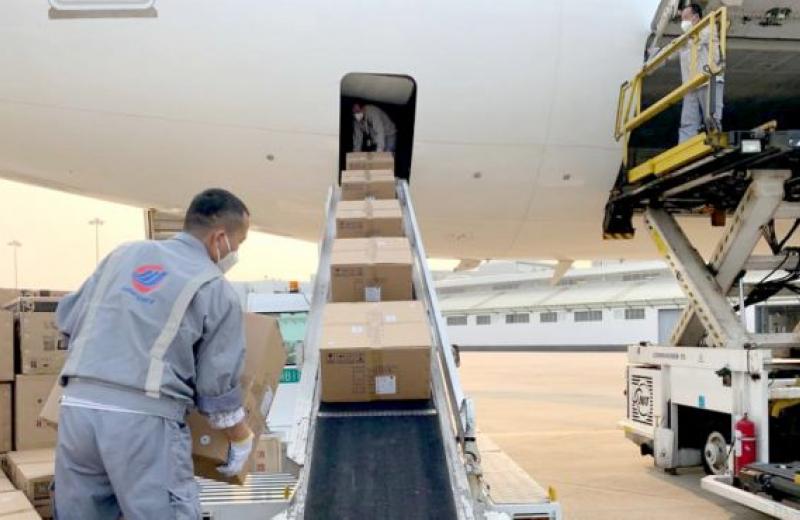 Перевезення вантажів у салонах пасажирських літаків мають припинити з 10 липня