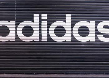 Adidas згортає бізнес у Гонконгу