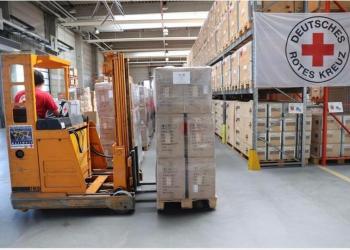 Українські бізнесмени розгорнули у Польщі складський центр для гуманітарної допомоги - можна надсилати посилки з будь-яких країн