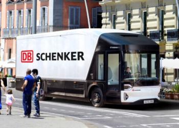 Німецька компанія DB Schenker створює парк з майже 1500 електричних вантажівок