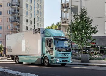 Перші електричні вантажівки Volvo почали працювати у Швеції