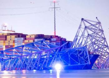 У Балтиморі судно-контейнеровоз завалило міст