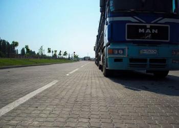 Производители тротуарной плитки предлагают строить дороги в Украине