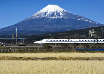 Японія розпочне повномасштабні перевезення вантажів швидкісними поїздами