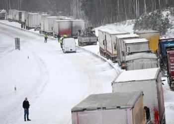 Снігопад та великі морози створили хаос на швецькій автомагістралі