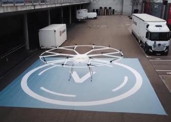 Volocopter продемонстрував, як можна використати вантажний дрон у міській логістиці