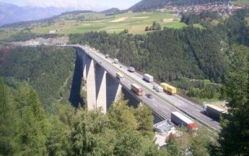 Водії поскаржилися на австрійський уряд через надмірні обмеження транзиту