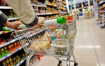 Середній чек у британських продуктових магазинах збільшується рекордними темпами