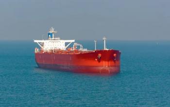 Танкер з російською нафтою тиняється між європейськими портами: ніде не приймають 