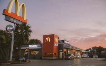 Через війну в Україні McDonald's покидає Казахстан