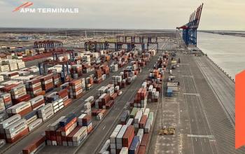 Контейнерний термінал біля Суецького каналу Контейнерний термінал біля Суецького каналу