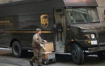 UPS та FedEx розраховують на підвищення ставок у 2024 році